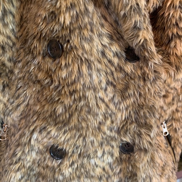 Double-Breasted Cheetah Print Faux Fur - Picture 4 of 4